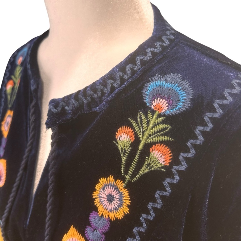 Cactus Women's dress size medium heavy emboidered navy blue velvet - Picture 16 of 16